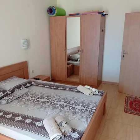 двустаен 